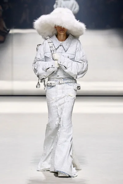 Look 44